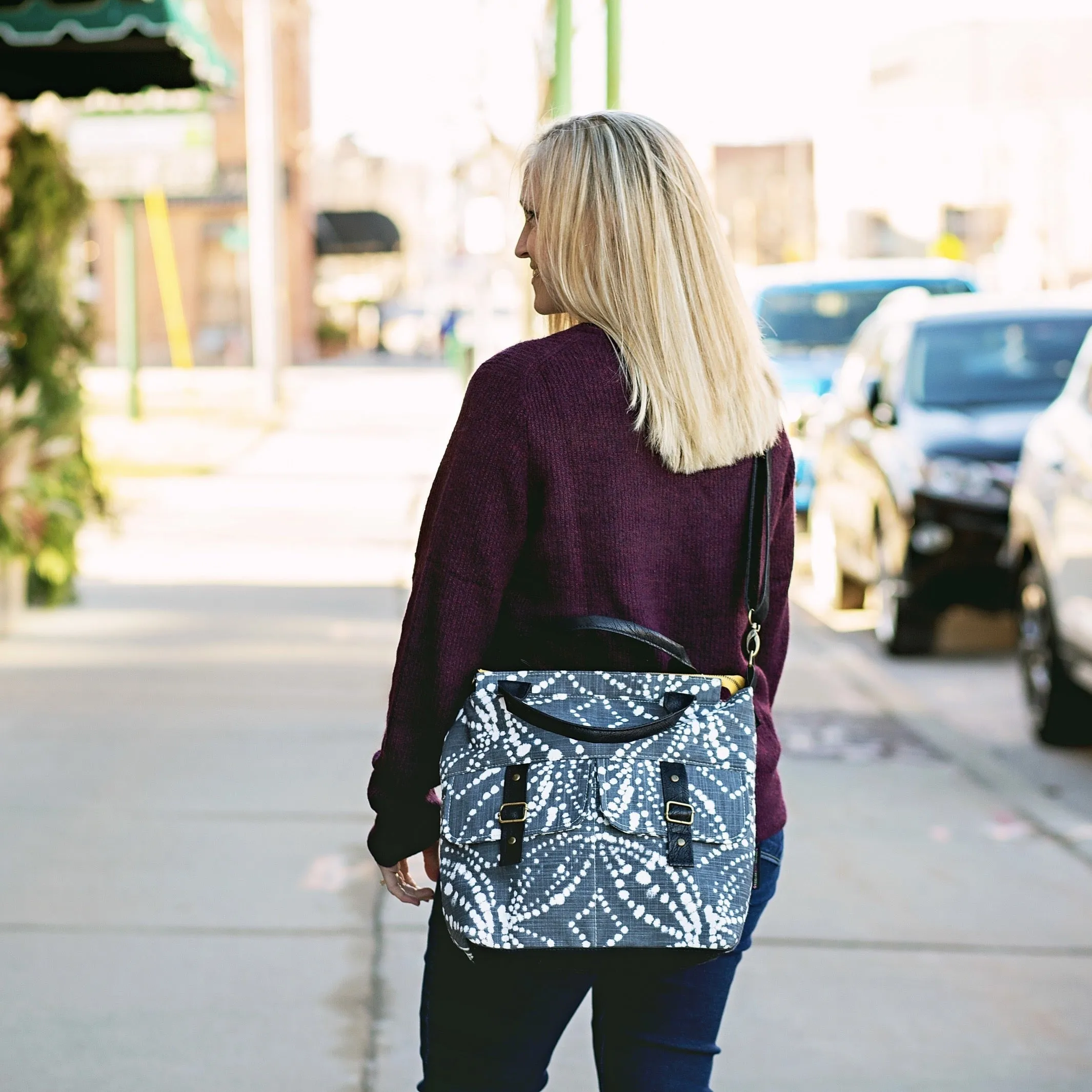 Amber Crossbody Premier: Blue Herringbone