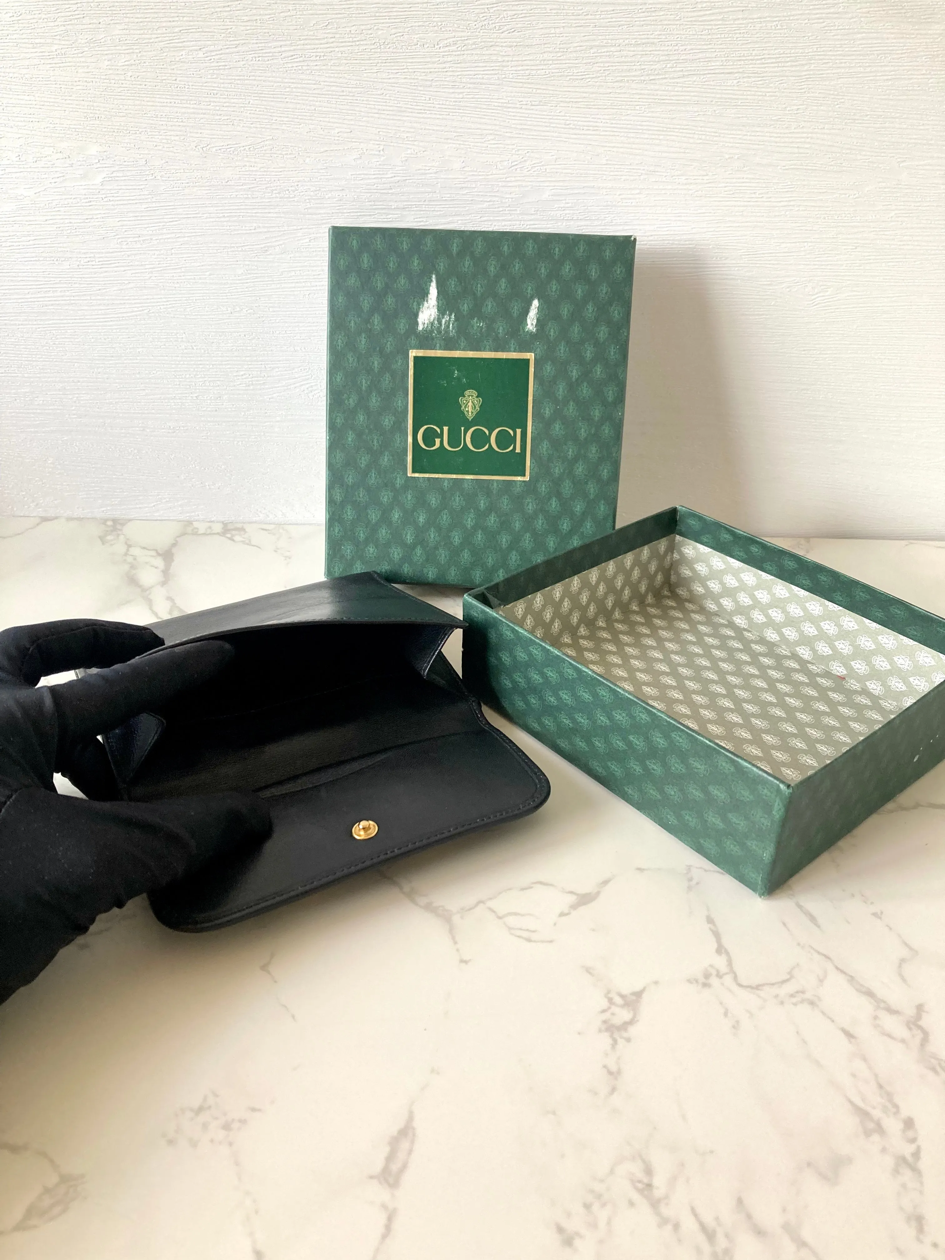 GUCCI Gold Horseshoe x Black Leather Compact Wallet