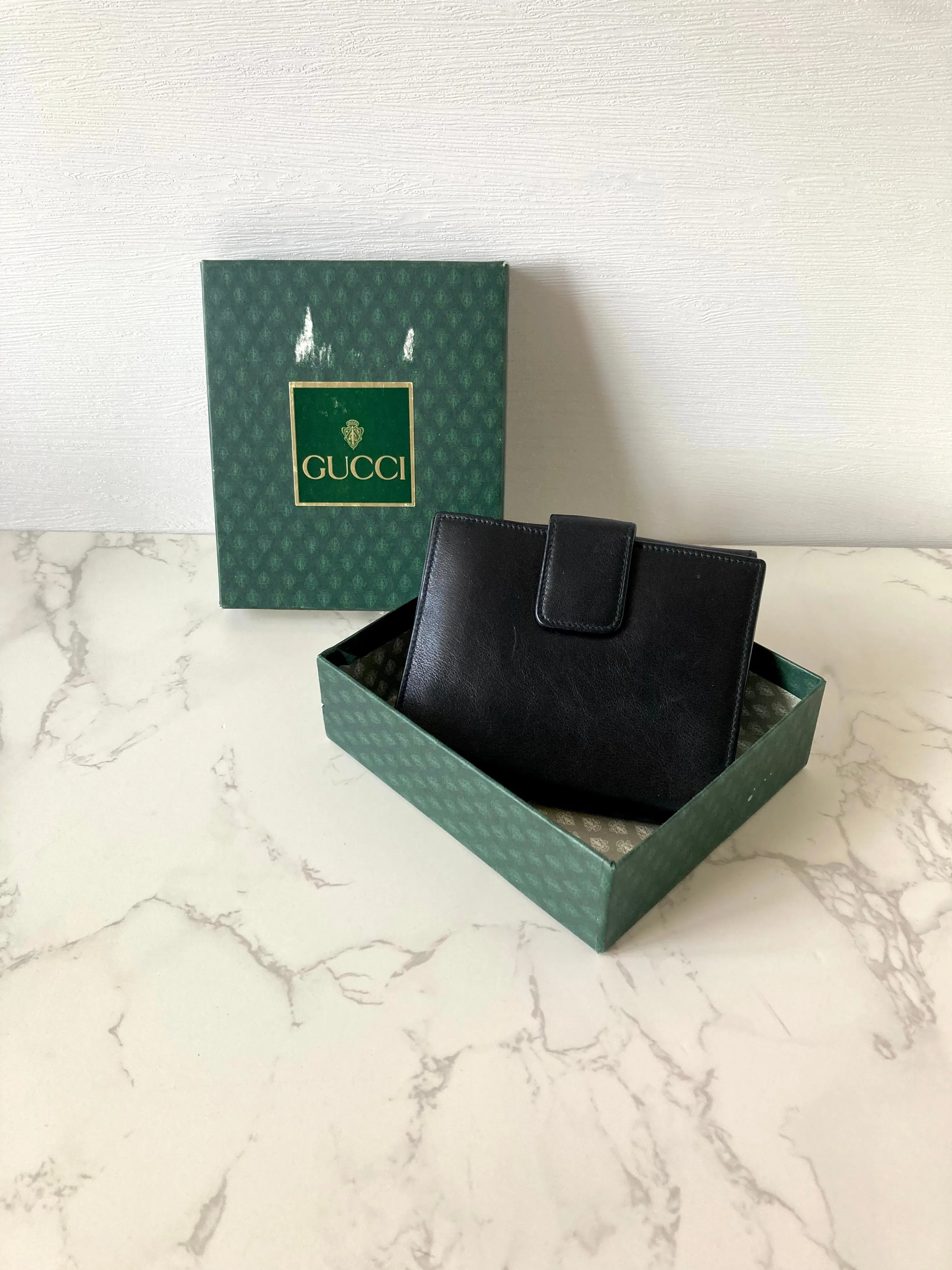 GUCCI Gold Horseshoe x Black Leather Compact Wallet